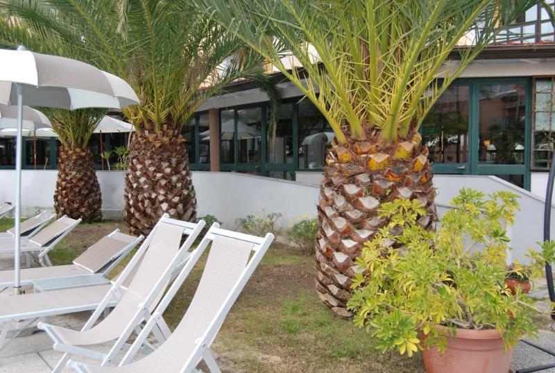 Hotel River Park 3*
