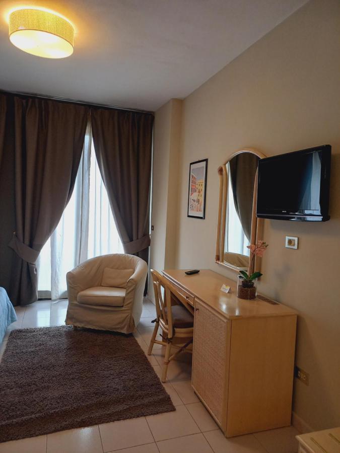 Hotel River Park 3*