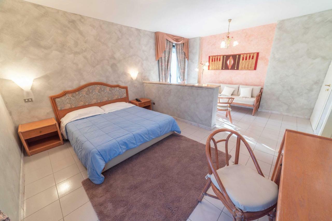Hotel River Park 3*