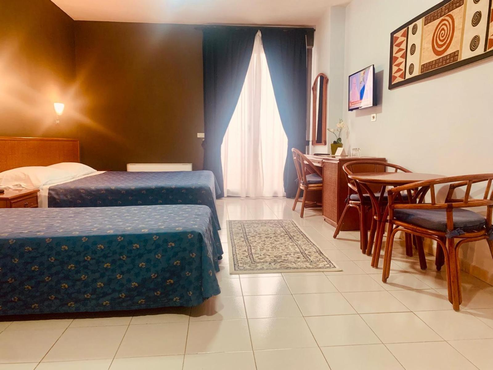 Hotel River Park 3*